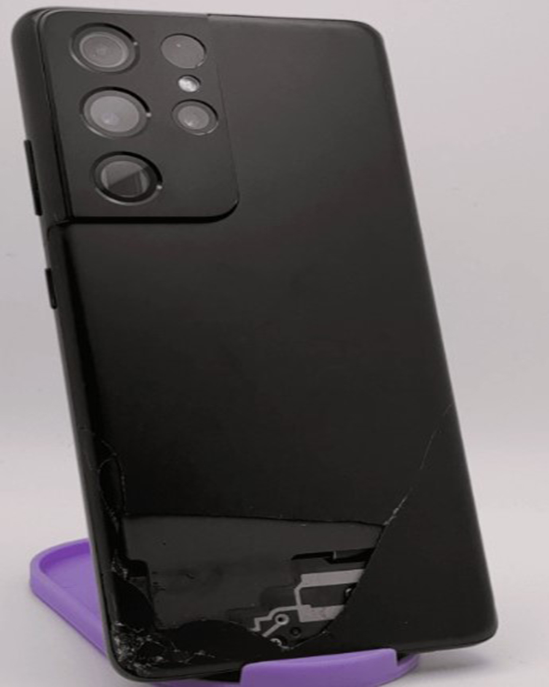 picture of broken samsung back